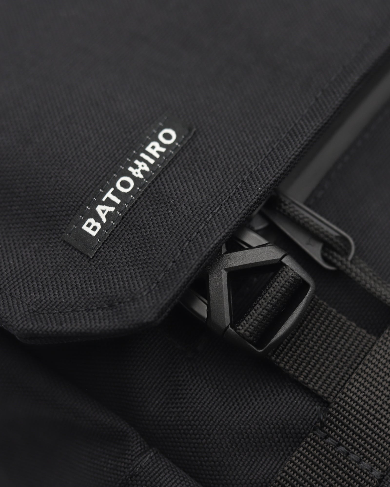 Minato Lite 20l - Tmavá čierna