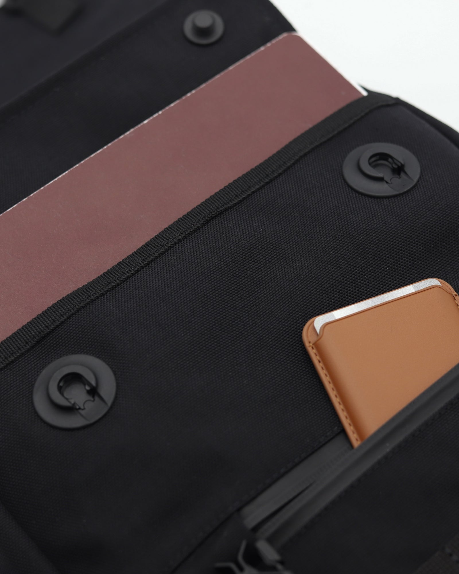 Minato Lite 20l - Tmavá čierna