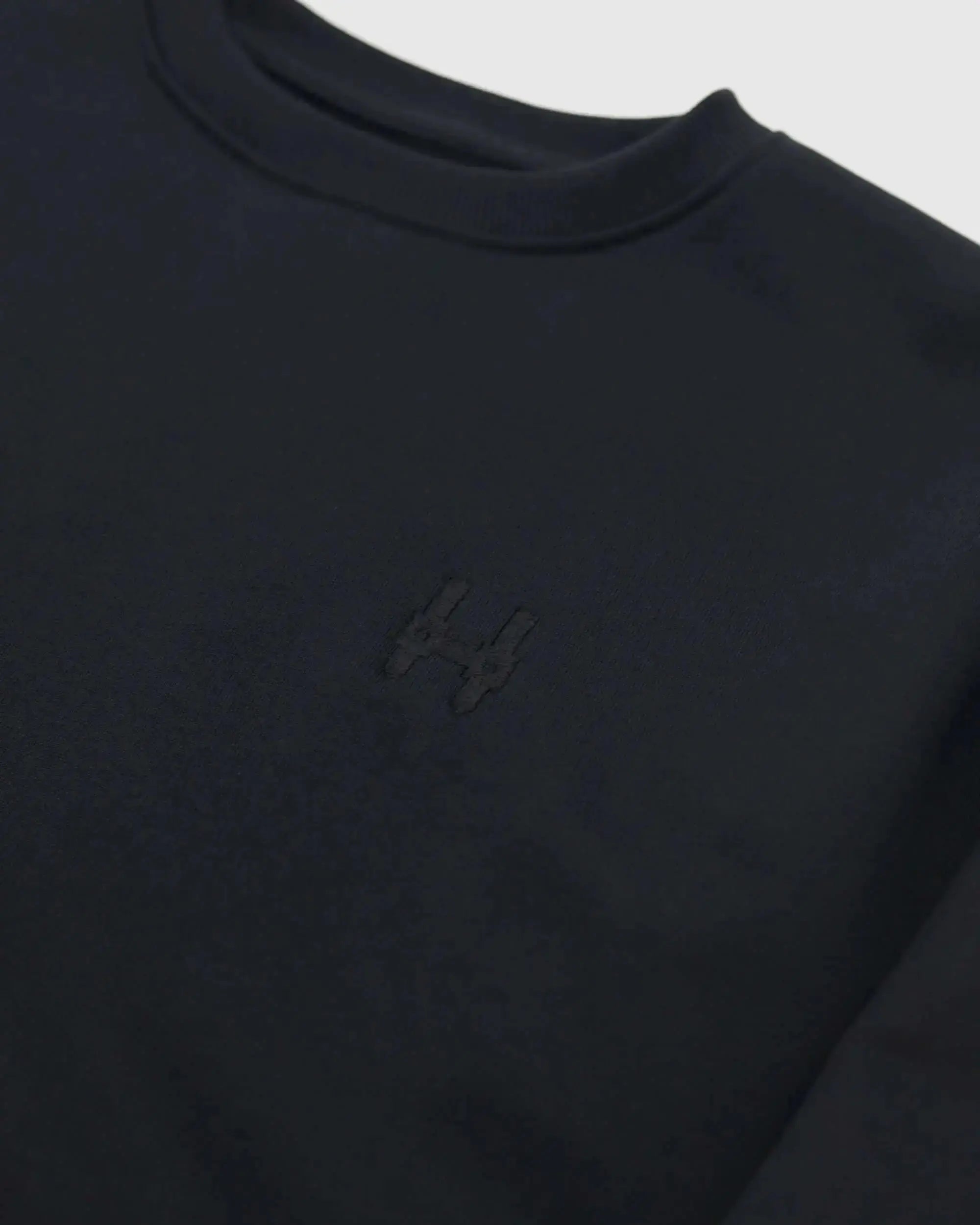 Gekürzter Pullover 343 – Rundhalsausschnitt, schwarzer Rucksack Batohiro