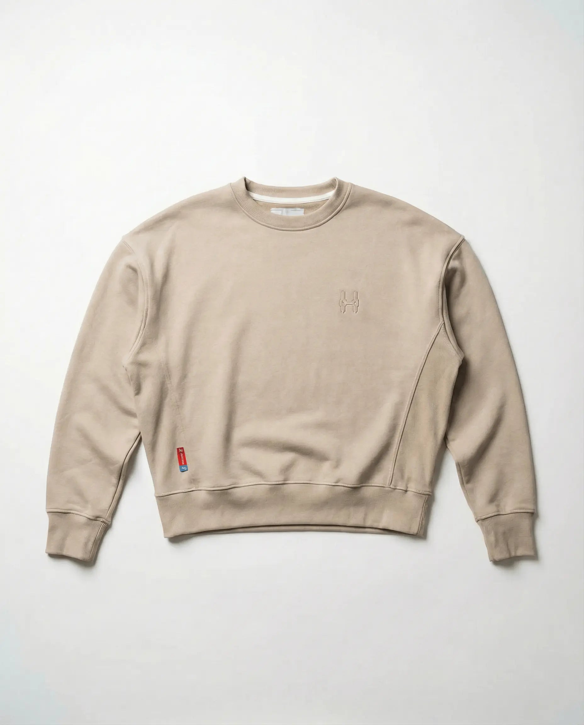 Batohiro 343 – Mikina Crewneck Beige, unisex beige crewneck sweatshirt, made of organic cotton.
