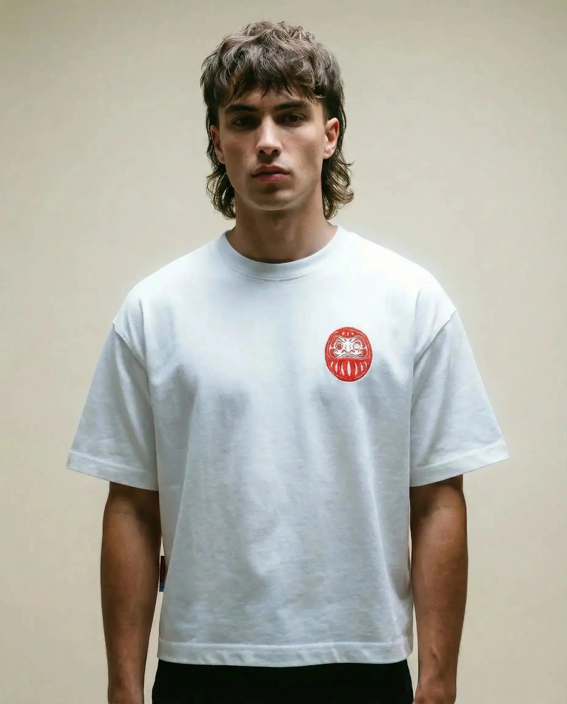Daruma – biele skrátené oversized tričko Batohiro