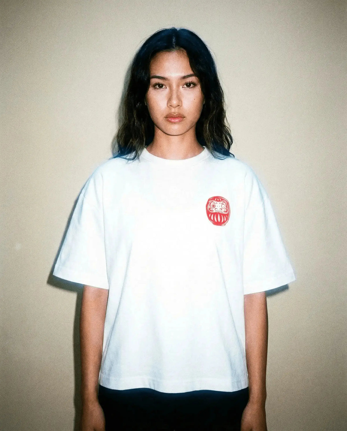 Daruma – biele skrátené oversized tričko Batohiro
