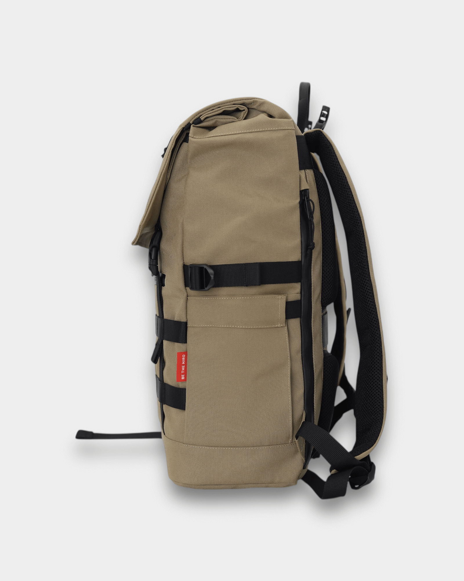 Minato Premium batoh Nomad Tan - boční pohled na stylový batoh vyrobený z CORDURA® 1000D.