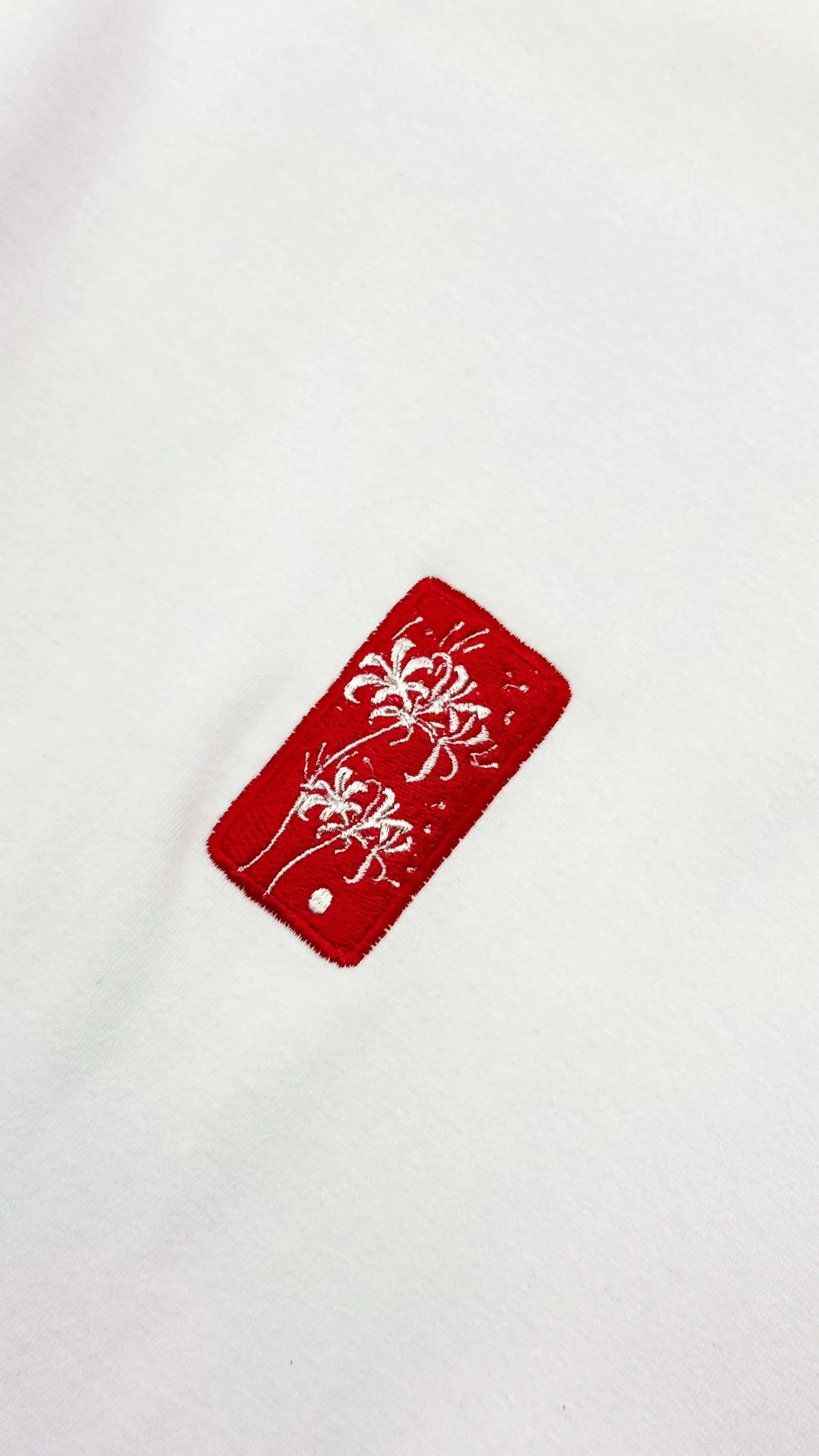 Spider Lily - White Cropped Oversized Tee Batohiro