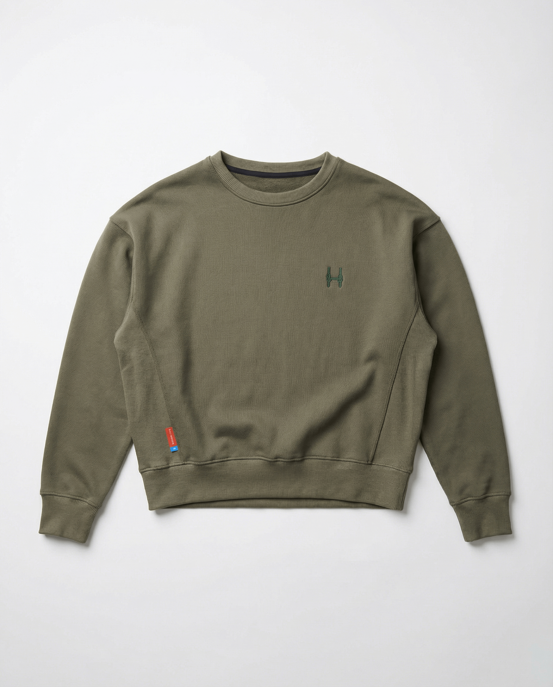 Zelená mikina crewneck Batohiro 343, unisex, cropped oversized střih, vyrobena z 100% organické bavlny.