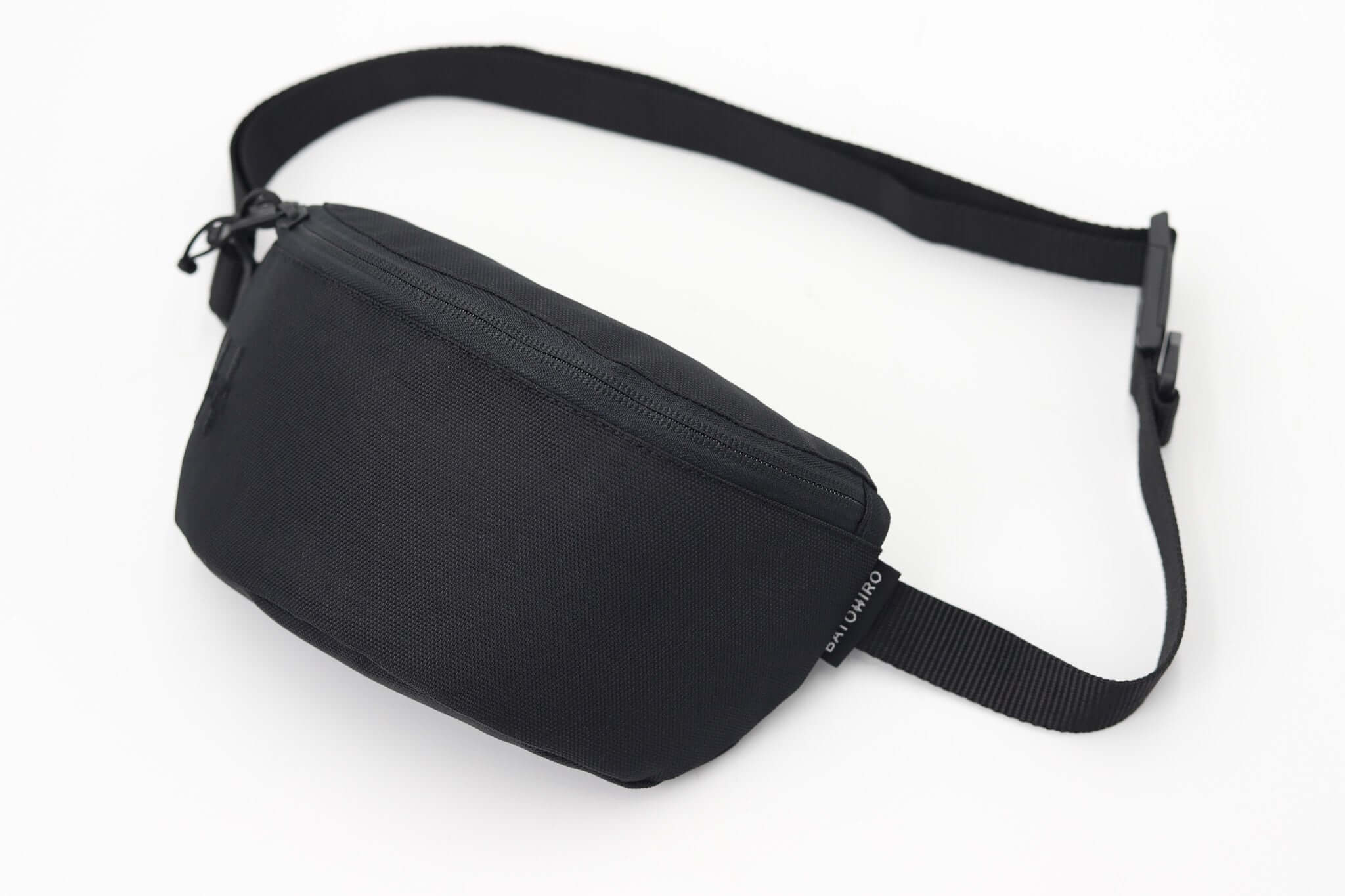 Sora 2.0 - Black Knight sleek black waist bag with adjustable strap and minimalist design.