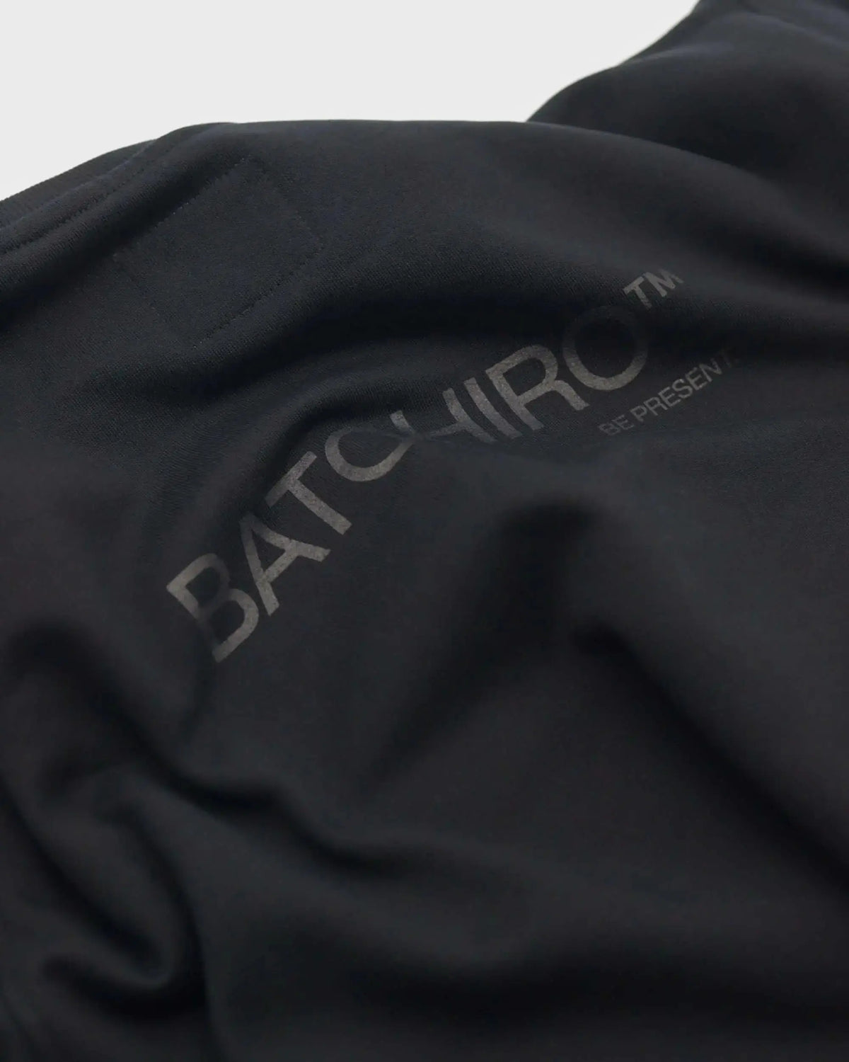 Gekürzter Pullover 343 – Rundhalsausschnitt, schwarzer Rucksack Batohiro