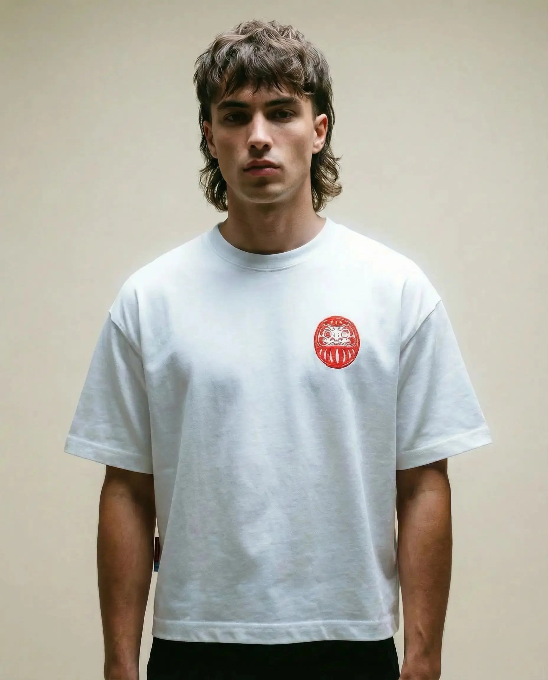 Daruma – biele skrátené oversized tričko Batohiro
