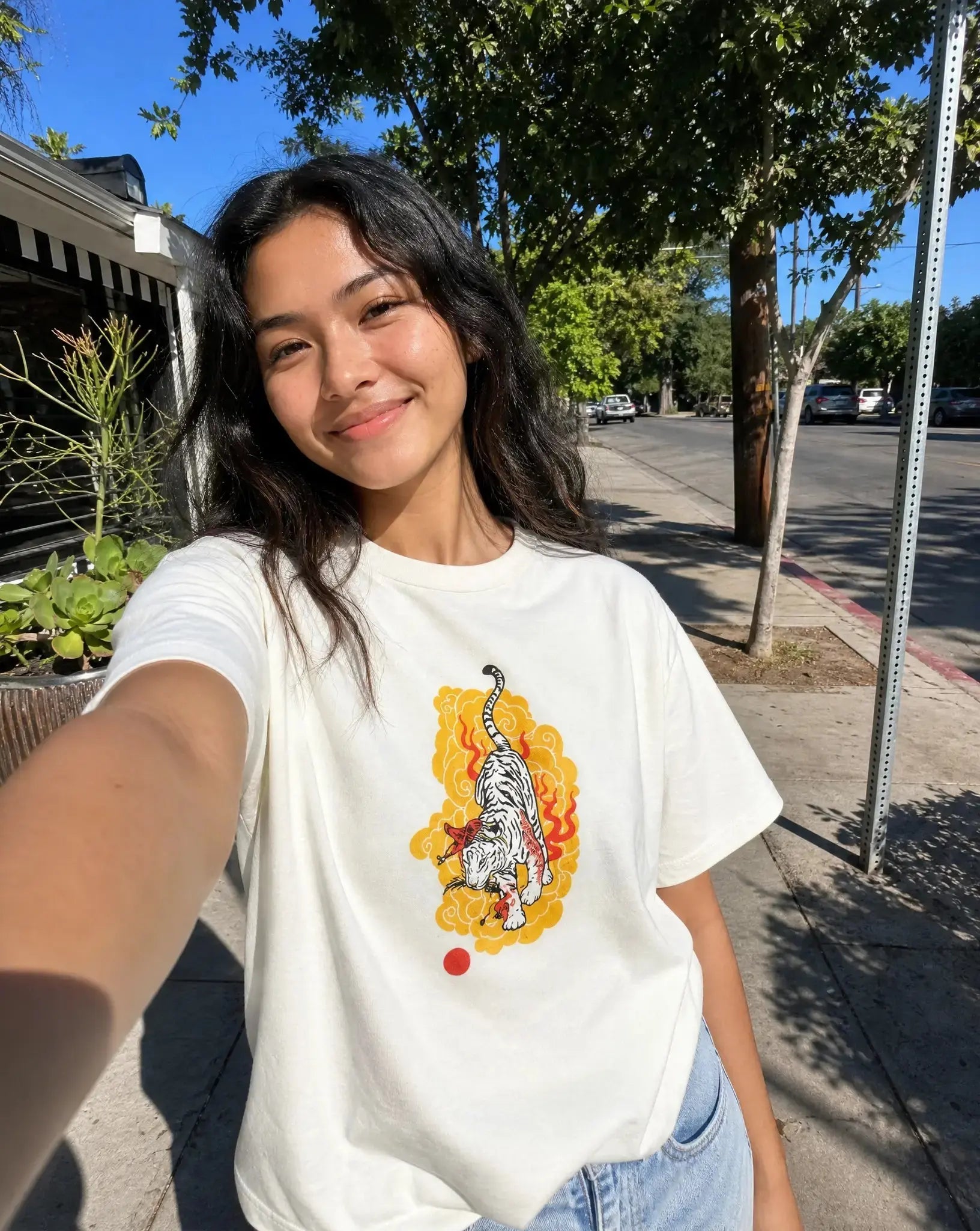 Biely tiger – oversized tričko v odtieni off-white Batohiro