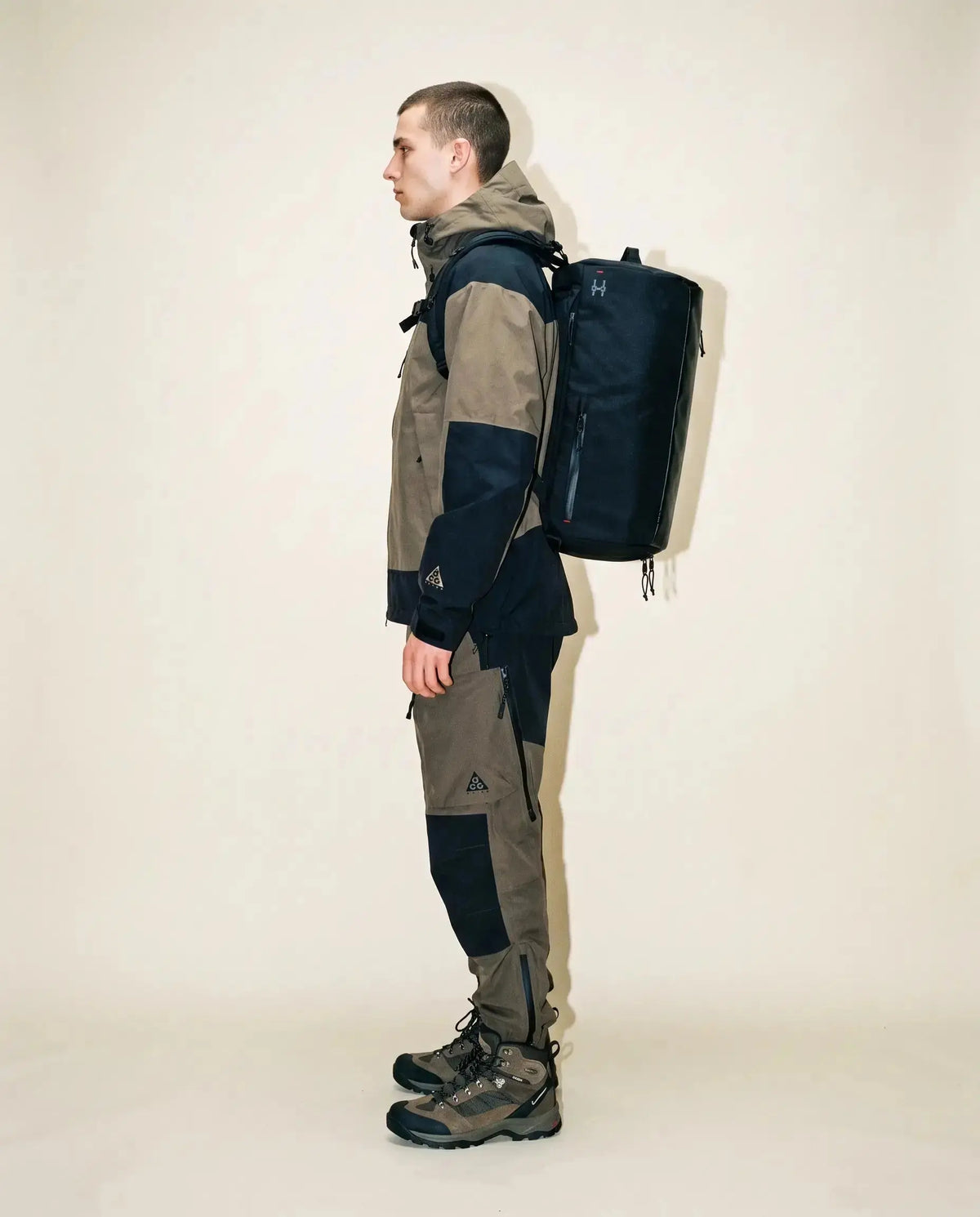 Tenso Traveller 40 L - Dark Knight Batohiro
