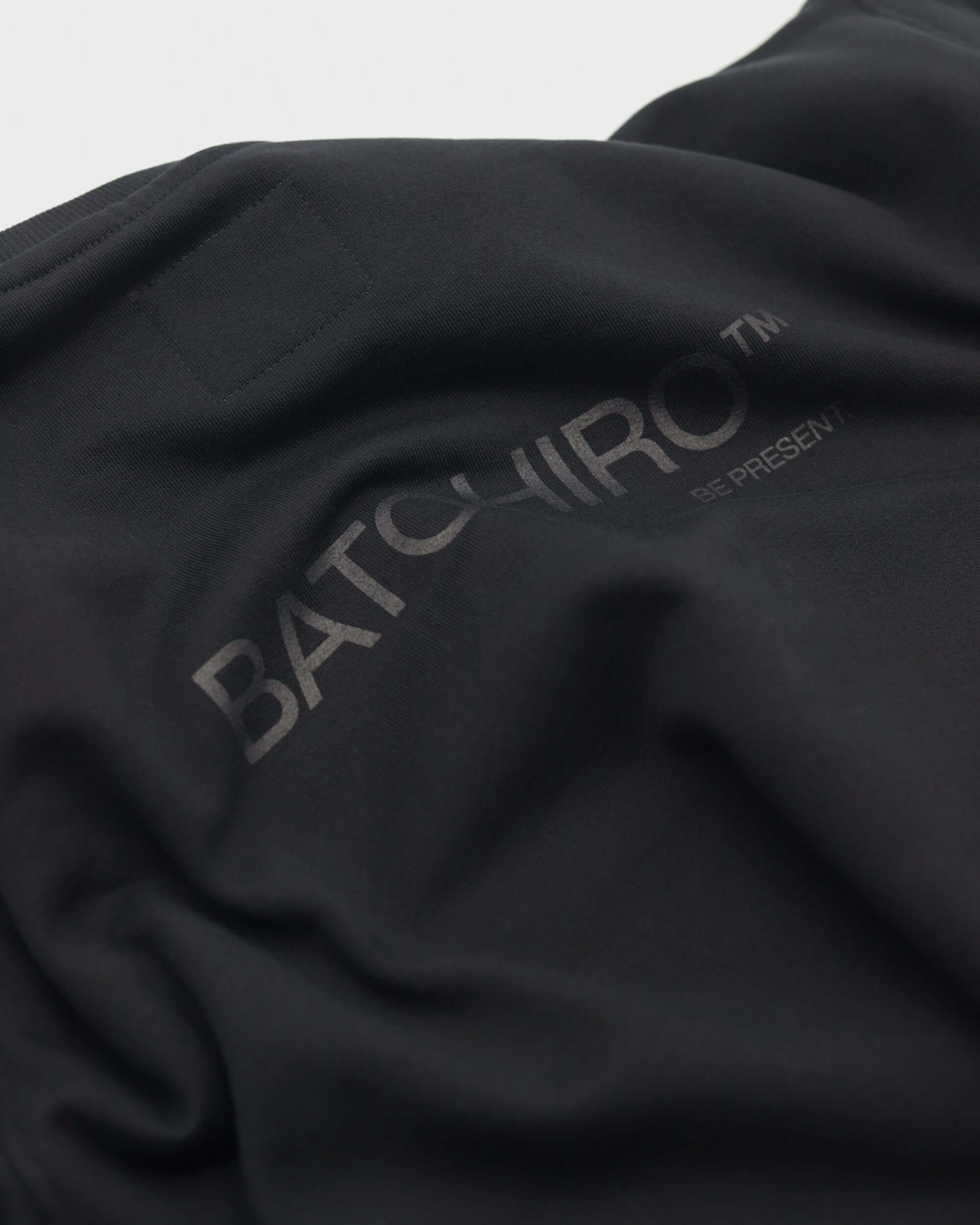 Detail of Batohiro 343 – Mikina Crewneck Black showing logo on fabric.