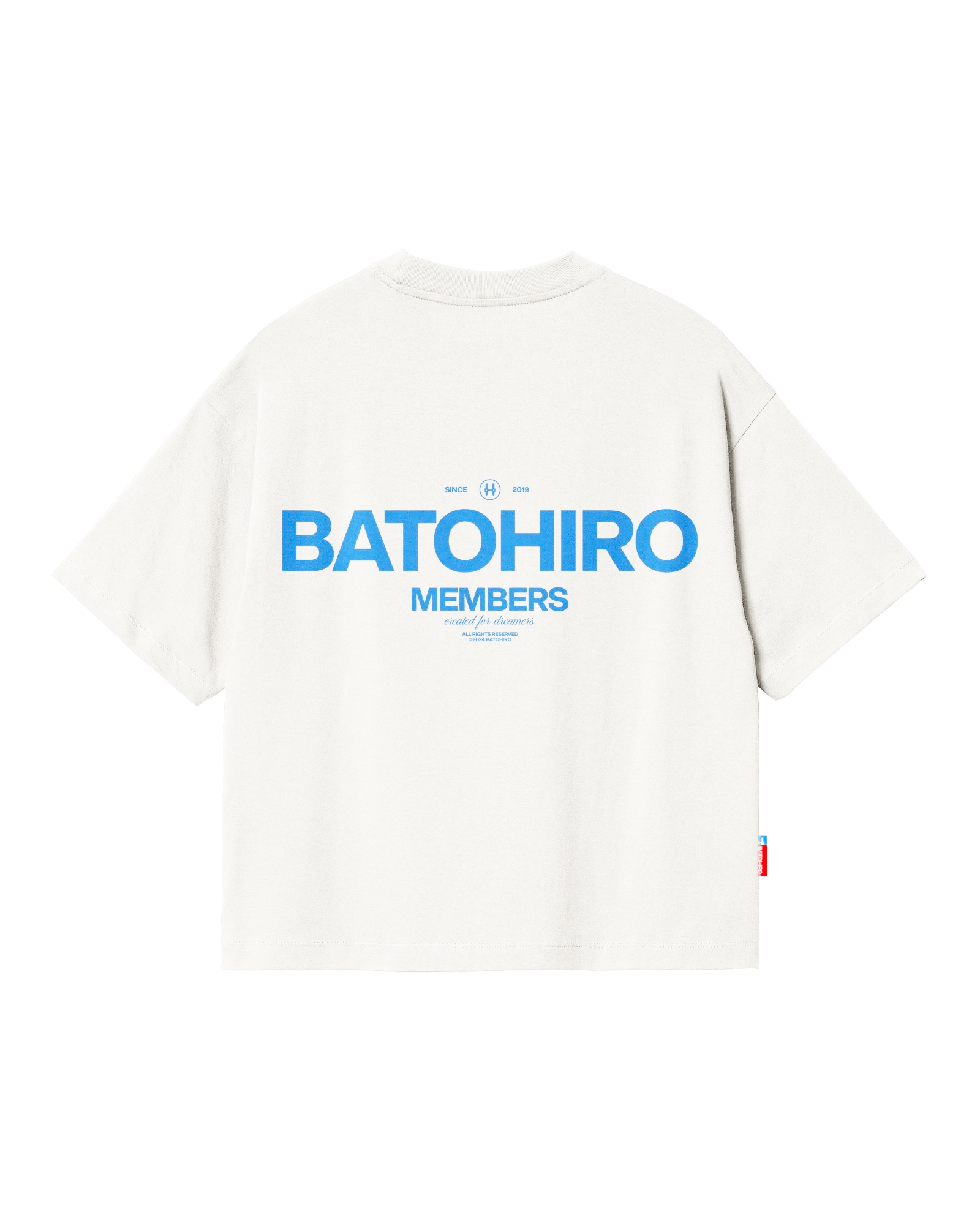 Cropped oversized tee with "Batohiro Members" design, handmade in Czech Republic. Premium cotton blend, volný střih.